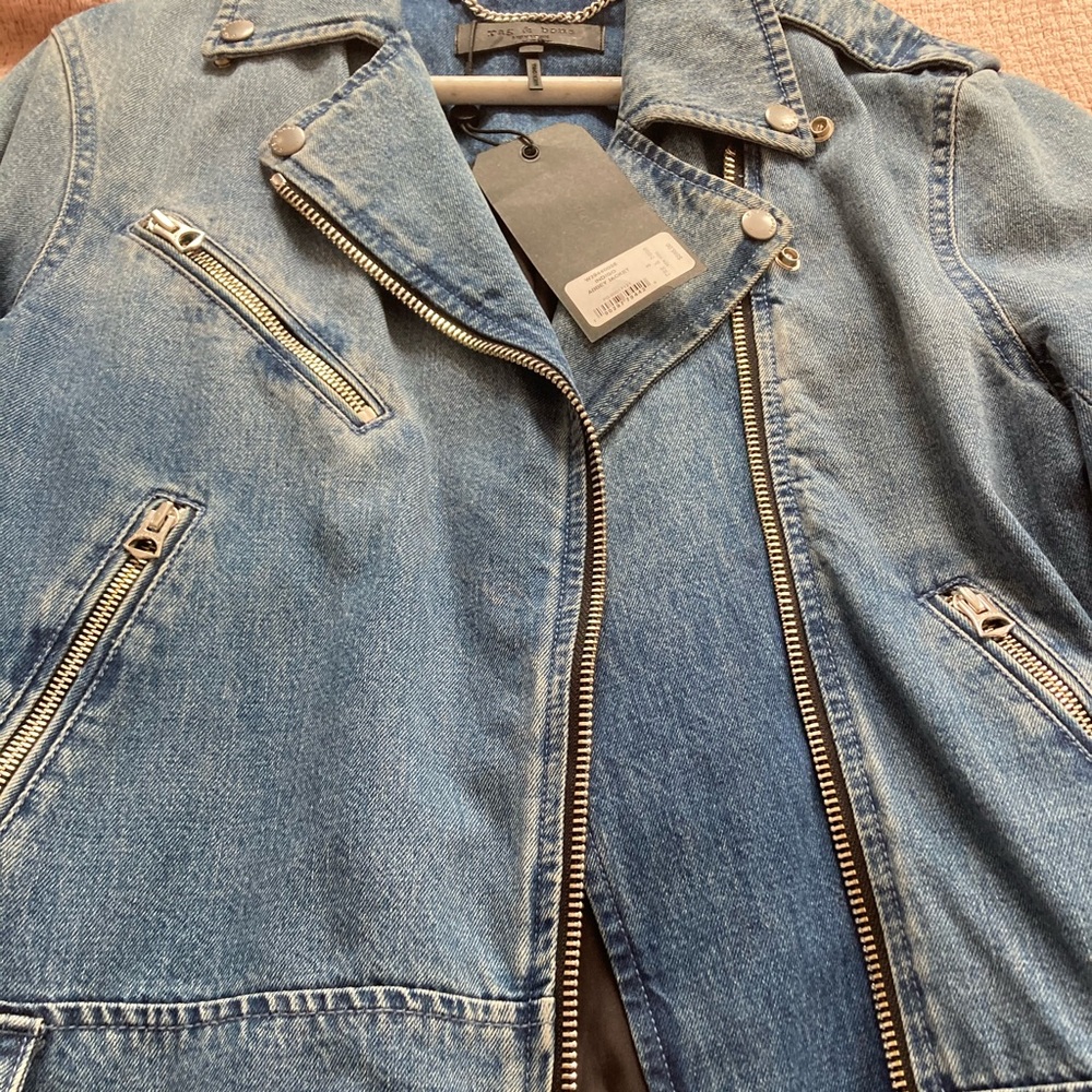Women’s denim Jacket! GREAT BUY ! FITTS AWESOME